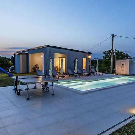Villa Hera Countryside By Qubo