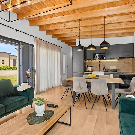 Villa Hera Countryside By Qubo