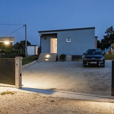 Villa Hera Countryside By Qubo
